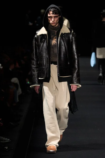 Look 32